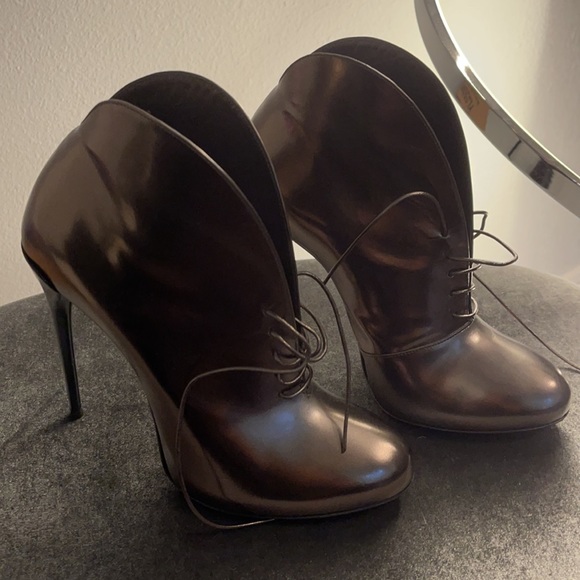 Gucci, Beautiful metallic bronze booties, 5” heels - Picture 3 of 7